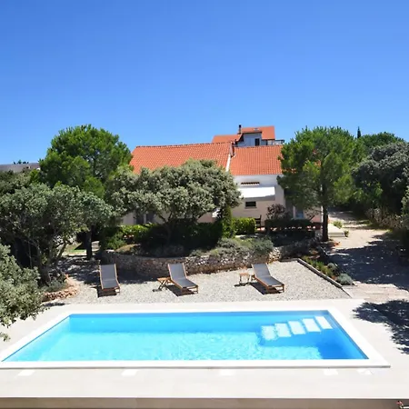 In Mit Grosser Terrasse Holiday home