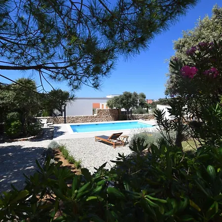 In Mit Grosser Terrasse Holiday home *