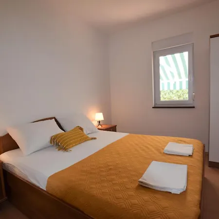 In Mit Großer Terrasse Ferienhaus