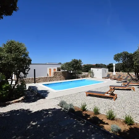 In Mit Grosser Terrasse Holiday home