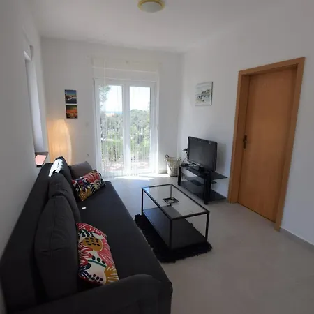 Prázdninový dům In Mit Grosser Terrasse Mandre